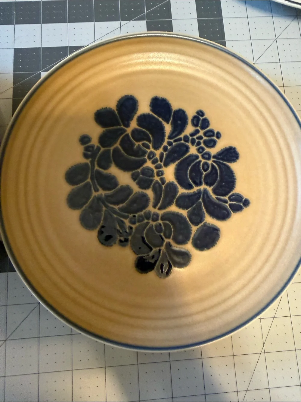 Set of 3 Pfaltzgraff Folk Art collection plates.